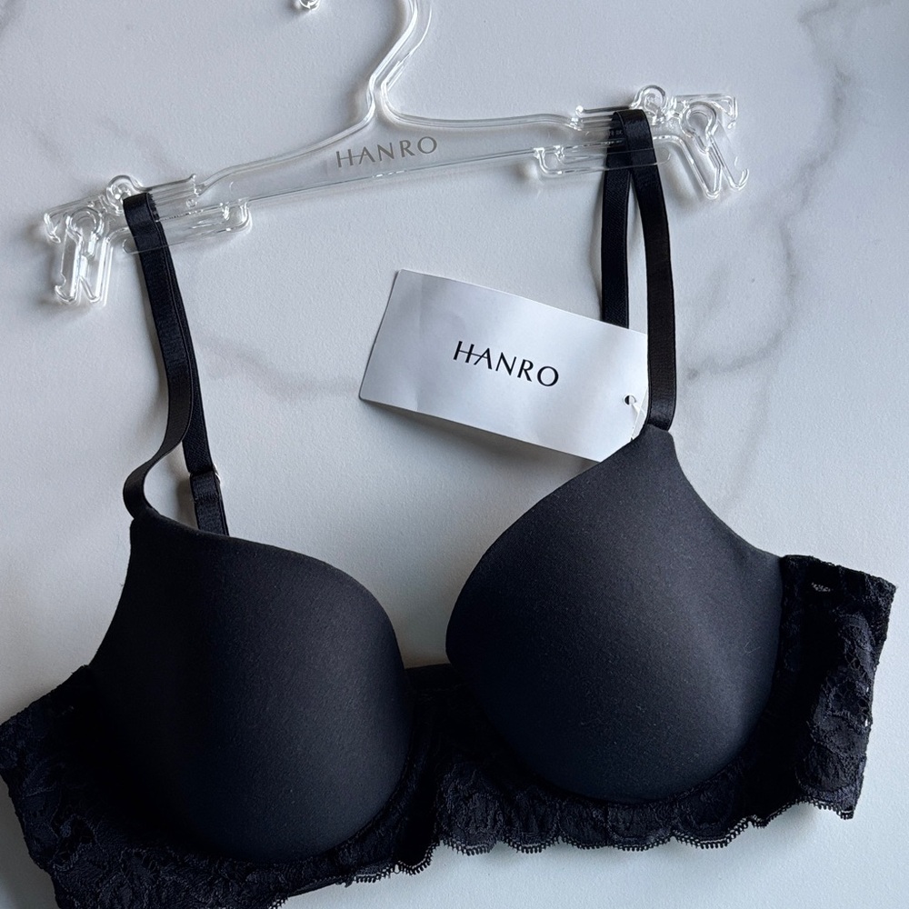 Hanro Elegant Black under wire bra with lace details